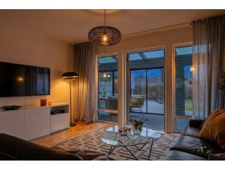 Smakfull familjevilla med soligt uterum