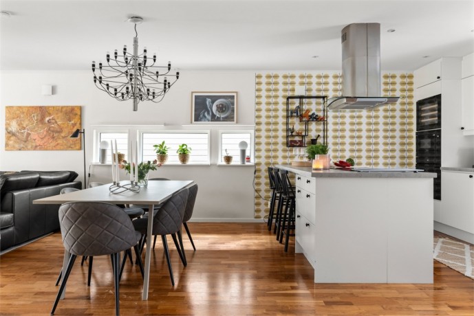 smakfull-familjevilla-med-soligt-uterum-big-15